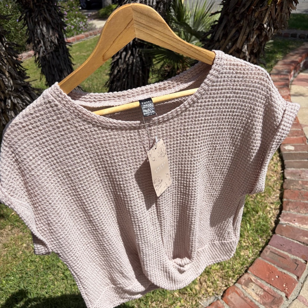 ✨ Emery Rose Waffle Knit Top – Size Large – NWT Blush Neutral 🤍🌸